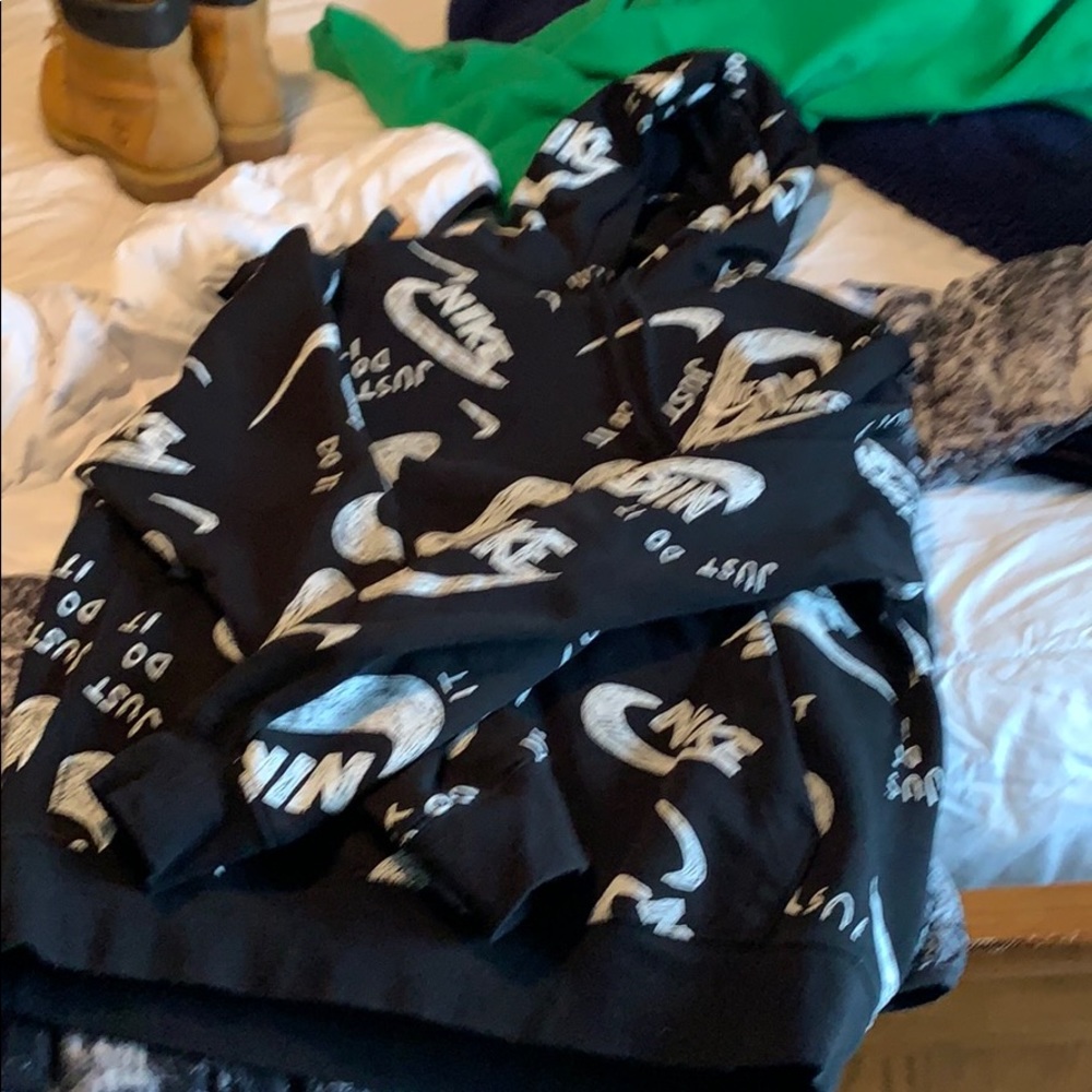 Sweatshirt - Picture 2 of 3